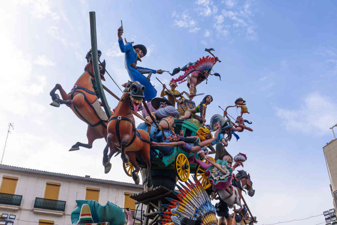 Valencia - fallas 2023 - 3 premio - falla Convento Jerusalén-Matemático Marzal - Por un puñado de euros 11.jpg
